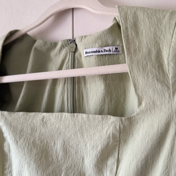 Abercrombie Short-Sleeve Stretch Mini Dress in Light Green Size Medium - Picture 5 of 6